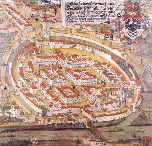 Kolorierte Vogelschau von Aarau aus dem Jahr 1612: eine ovale Stadt mit rot gedeckten Häuserblöcken, umgeben von einem doppelten Mauerring, davor ein Graben, unten eine Holzbrücke über die Aare